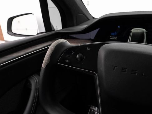 Used 2022 Tesla Model X image 23