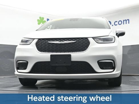 Used 2023 Chrysler Pacifica Touring-L FWD image 8