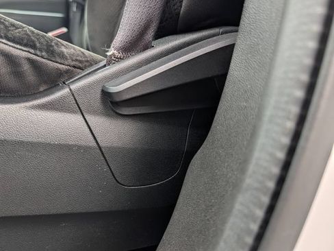 Used 2017 Dodge Grand Caravan SE FWD image 12