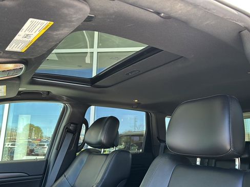 Used 2019 Jeep Grand Cherokee Altitude image 26