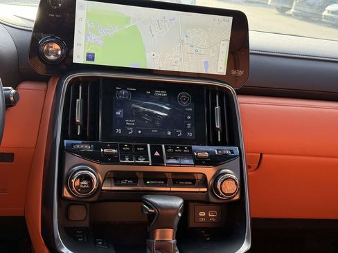 Used 2024 Lexus LX 600 4WD w/ Ultra Luxury Package image 19