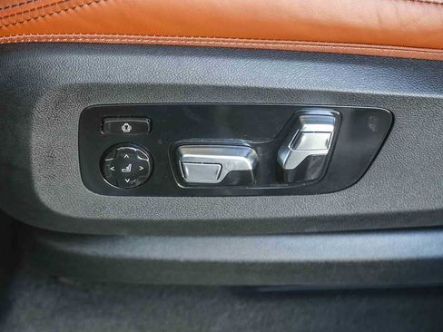 Used 2025 BMW X5 xDrive50e w/ Executive Package image 18