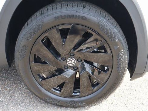 New 2026 Volkswagen Atlas SE image 9