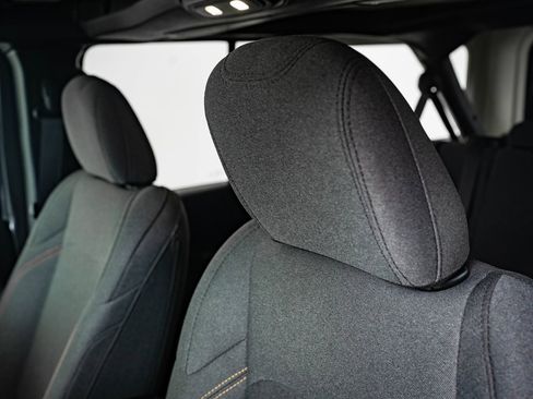 Used 2024 Jeep Wrangler Unlimited image 21