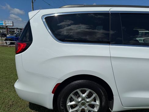 Used 2021 Chrysler Voyager Lxi FWD image 9