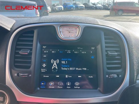 Used 2021 Chrysler 300 Touring image 11