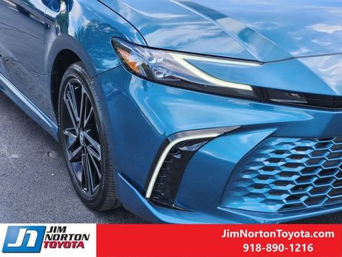 Used 2025 Toyota Camry XSE FWD image 9
