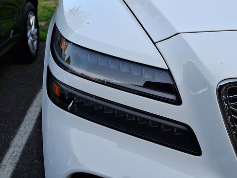 Certified 2025 Genesis GV80 2.5T Prestige AWD/4WD image 9