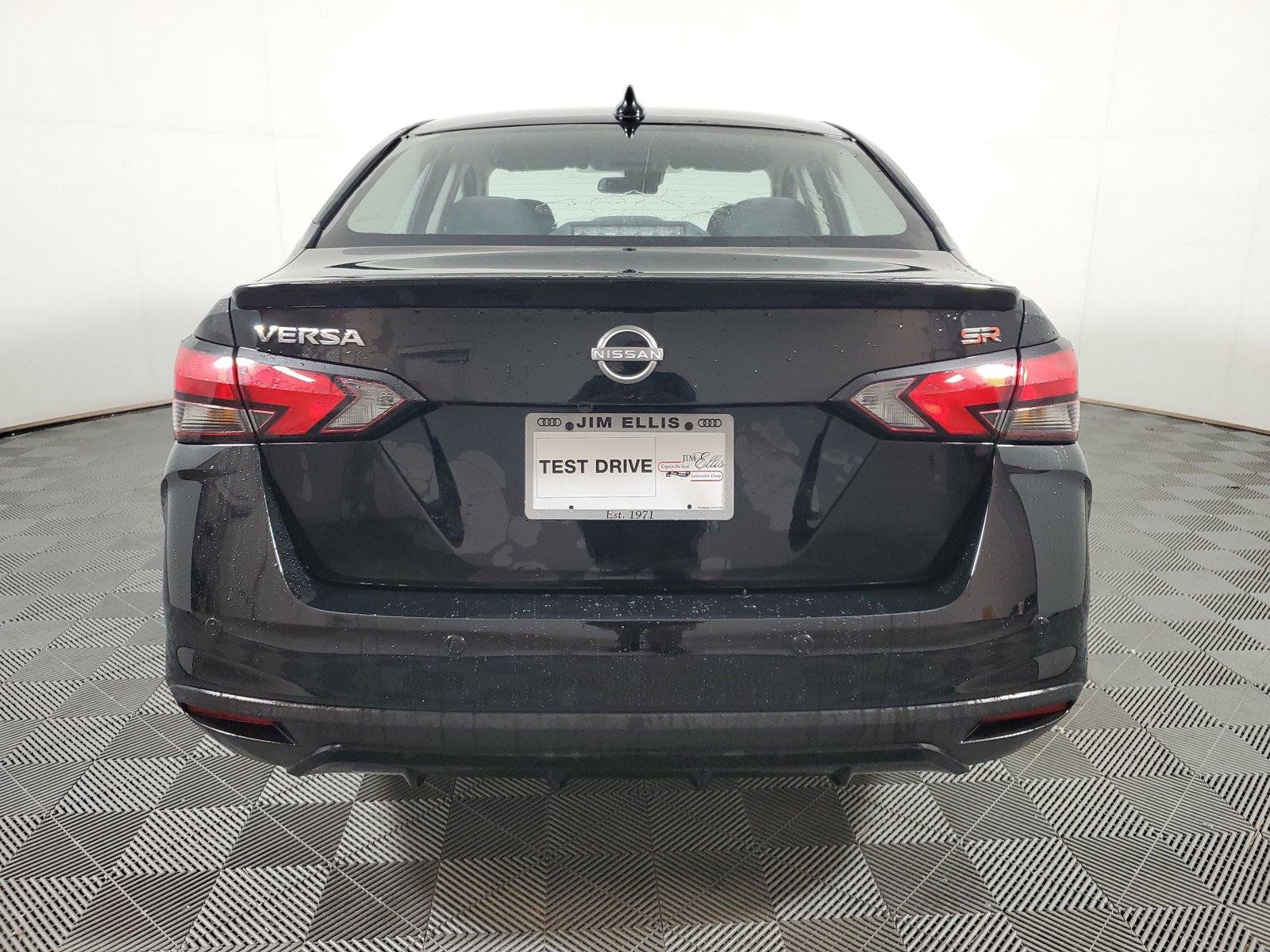 Used 2025 Nissan Versa SR FWD image 5