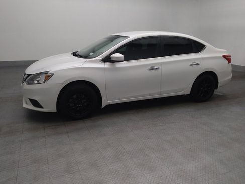 Used 2019 Nissan Sentra SV image 2