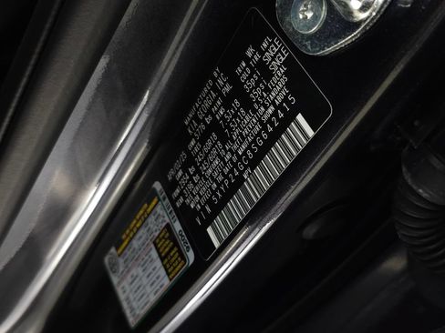 Used 2025 Kia Telluride LX FWD image 32