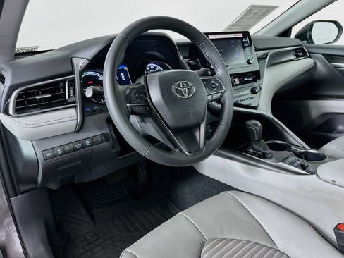 Used 2024 Toyota Camry SE FWD image 9