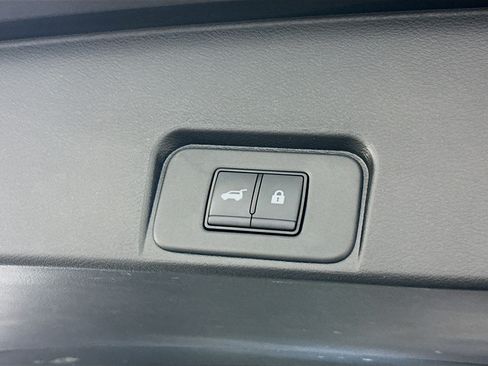 Used 2025 Nissan Rogue SV AWD/4WD image 30