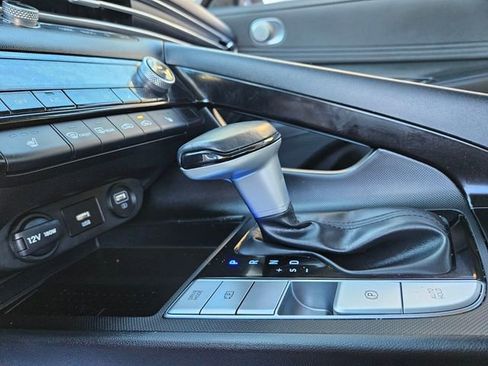 Used 2023 Hyundai Elantra SEL w/ Convenience Package image 23