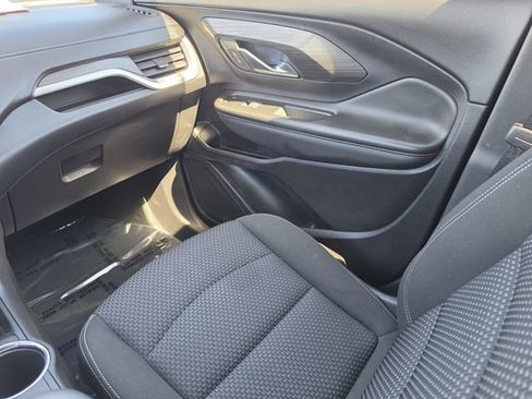 Used 2023 GMC Terrain SLE w/ Driver Convenience Package image 17