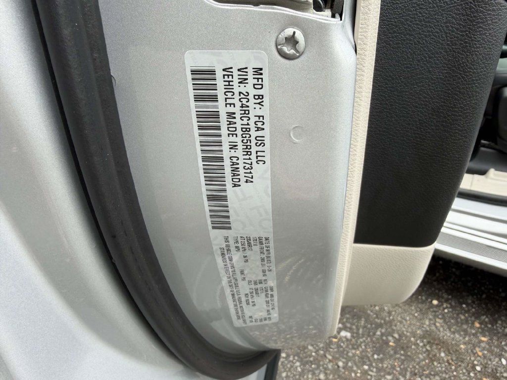 Used 2024 Chrysler Pacifica Touring-L FWD image 30