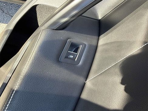 Used 2022 Volkswagen Tiguan SE R-Line image 30