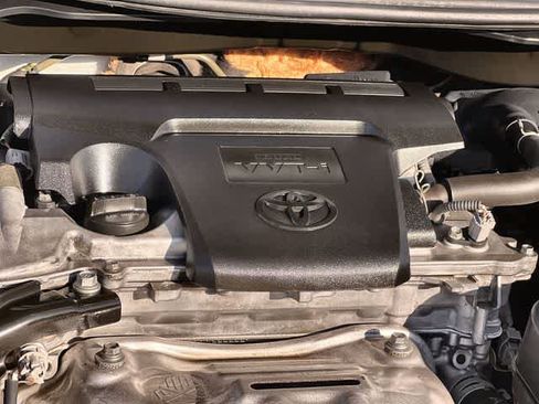 Used 2012 Toyota Camry XLE w/ Leather Pkg FWD image 10