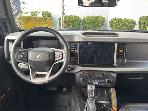 Used 2023 Ford Bronco Badlands image 9