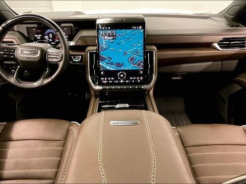 Used 2025 GMC Yukon Denali Ultimate AWD/4WD image 18