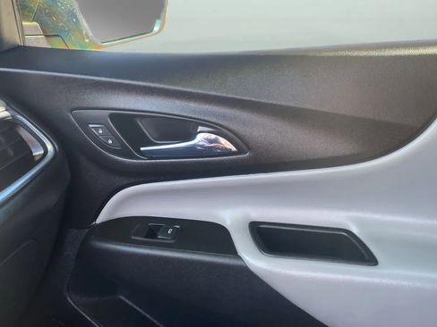 Used 2020 Chevrolet Equinox LS w/ LS Convenience Package FWD image 19