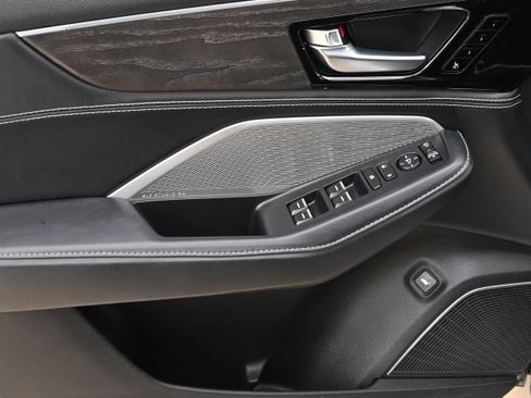 Used 2023 Acura MDX SH-AWD w/ Advance Package image 29