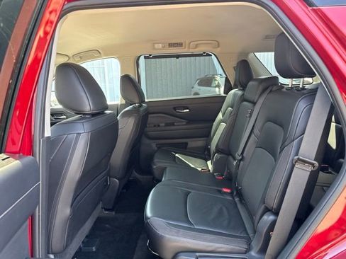 Used 2024 Nissan Pathfinder SL AWD/4WD image 21