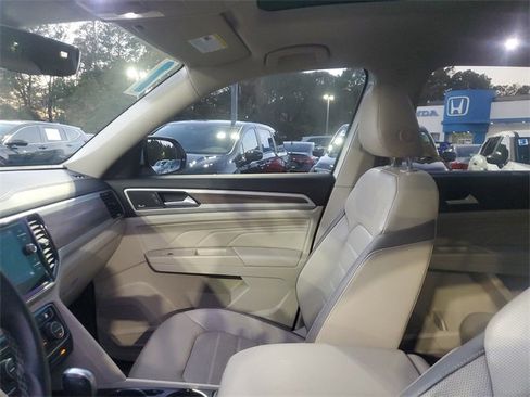 Used 2021 Volkswagen Atlas SEL Premium image 17