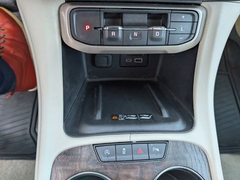 Used 2022 GMC Acadia Denali image 18