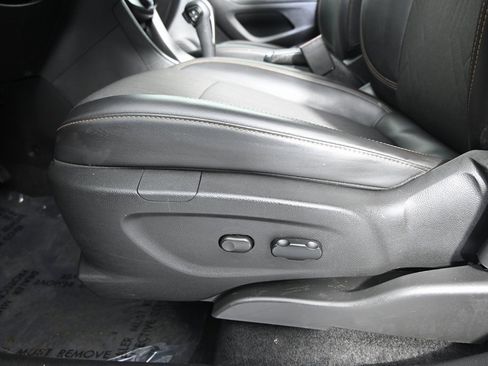 Used 2022 Chevrolet Trax LT w/ LT Convenience Package image 21