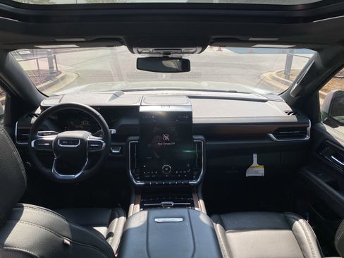 Used 2025 GMC Yukon XL Denali w/ Sun & Power Step Package image 19