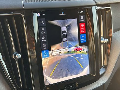 Certified 2025 Volvo XC60 B5 Plus AWD/4WD image 19