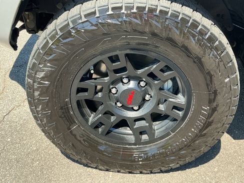 Used 2024 Toyota 4Runner TRD Off-Road Premium w/ Moonroof Package AWD/4WD image 10