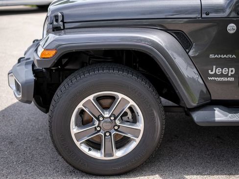 Used 2019 Jeep Wrangler Unlimited Sahara AWD/4WD image 9