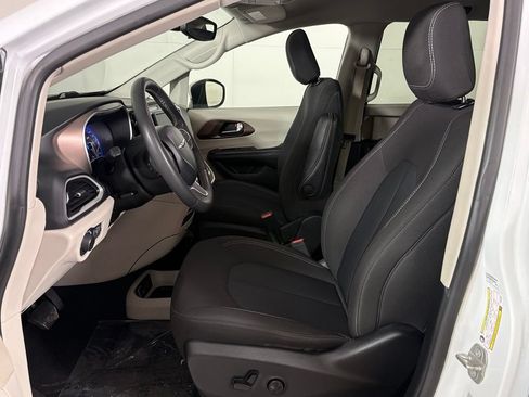 Used 2023 Chrysler Voyager LX FWD image 20