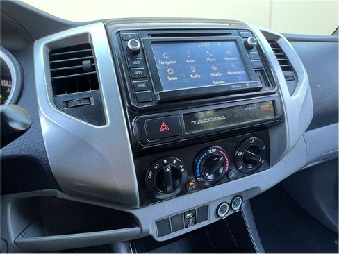Used 2015 Toyota Tacoma PreRunner image 38