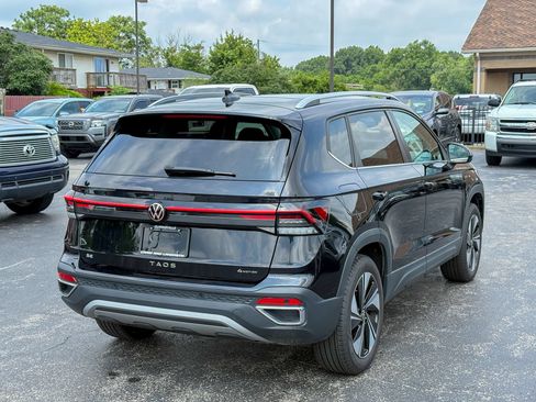 Used 2025 Volkswagen Taos SE w/ Panoramic Sunroof Package AWD/4WD image 18