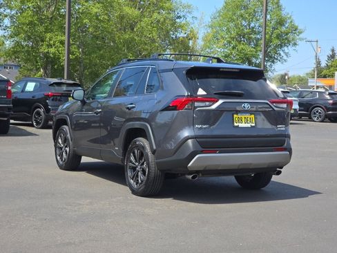Used 2022 Toyota RAV4 Limited AWD/4WD image 4