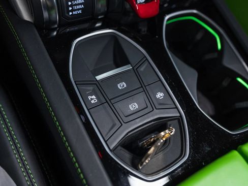 Used 2020 Lamborghini Urus image 25