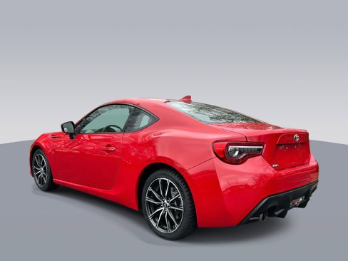 Used 2017 Toyota 86 Auto (Natl) RWD image 6