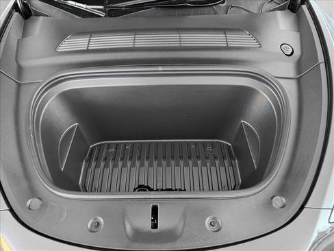 Used 2025 Tesla Model Y Long Range image 9