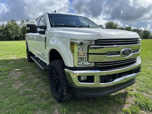 Used 2019 Ford F250 Lariat w/ Lariat Value Package AWD/4WD image 3