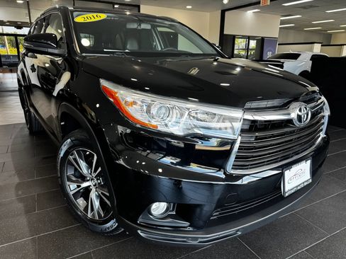 Used 2016 Toyota Highlander XLE AWD/4WD image 7
