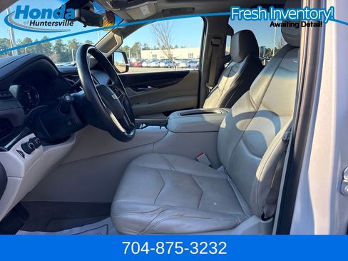 Used 2019 Cadillac Escalade Luxury image 11