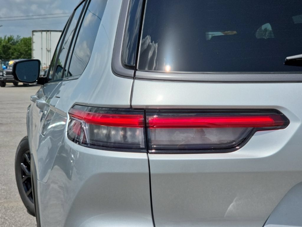 New 2026 Jeep Grand Cherokee L 4WD image 11