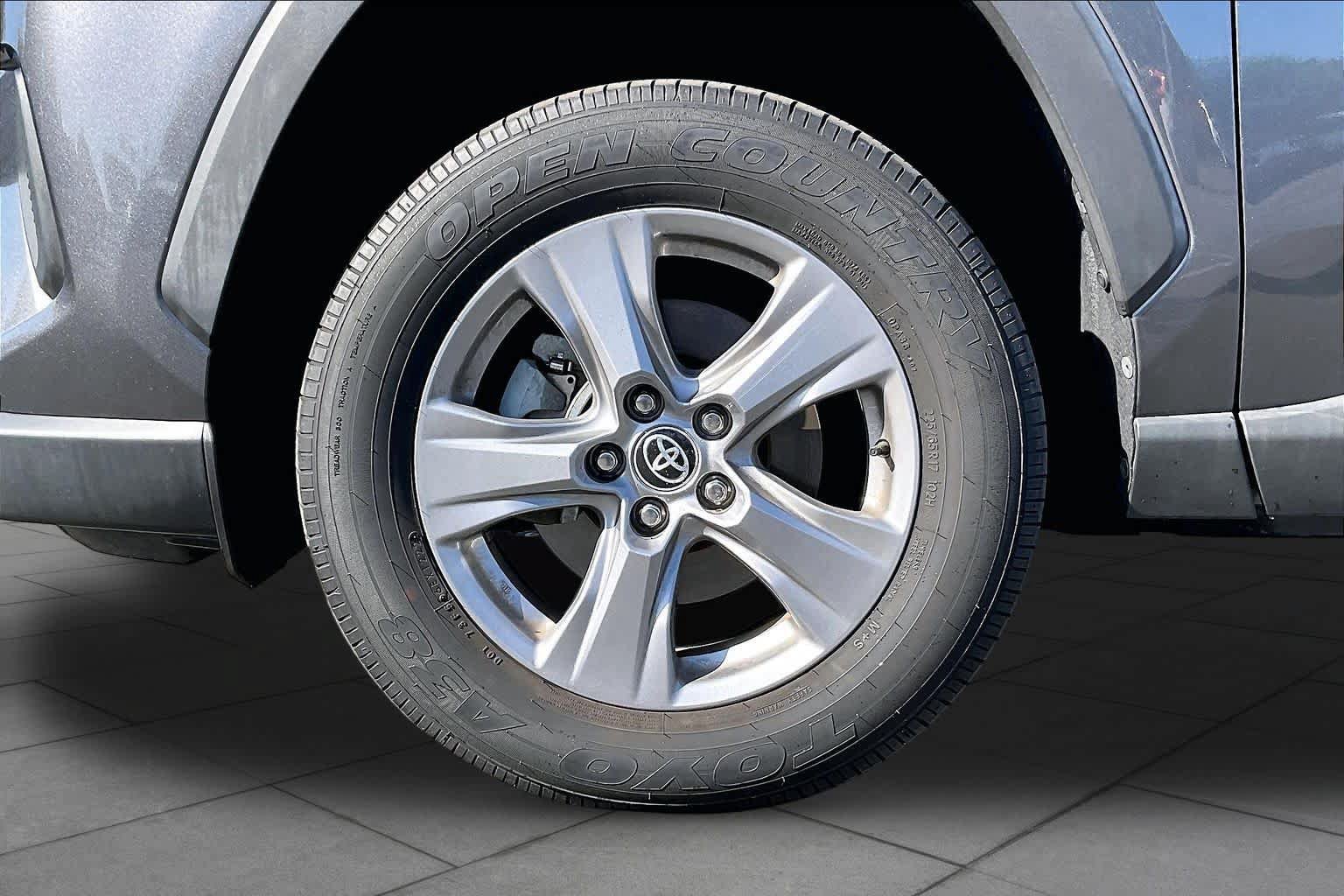 Certified 2022 Toyota RAV4 XLE w/ Convenience Package FWD image 10
