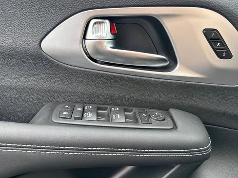 New 2026 Chrysler Pacifica Limited w/ S Appearance Package image 10