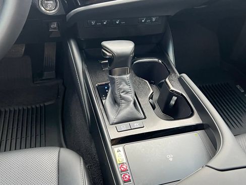 Used 2024 Lexus ES 300h w/ Premium Package FWD image 21