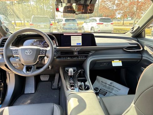 New 2025 Toyota Crown Signia image 17