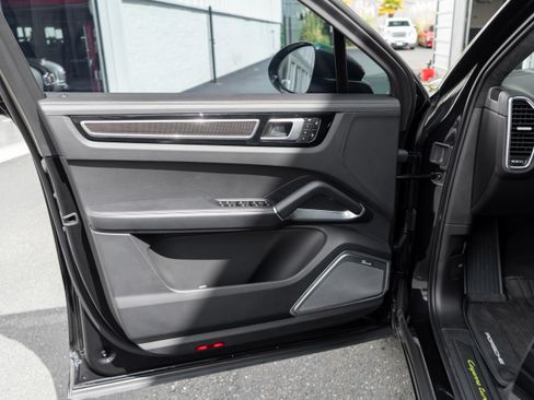 Used 2022 Porsche Cayenne Turbo S AWD/4WD image 10